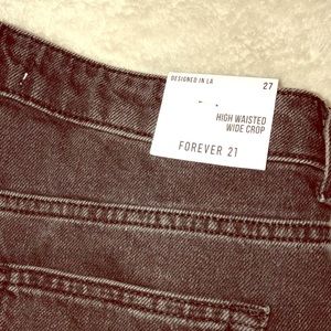 Black FOREVER 21 HIGH RISE CROP girlfriend jeans.